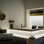 לינה וארוחת בוקר Suite1212 Boutique - & 4*