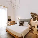 לינה וארוחת בוקר Suite1212 Boutique - & מונופולי