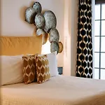 לינה וארוחת בוקר Suite1212 Boutique - & מונופולי