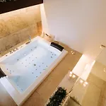 לינה וארוחת בוקר Suite1212 Boutique - &