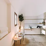 לינה וארוחת בוקר Suite1212 Boutique - & מונופולי