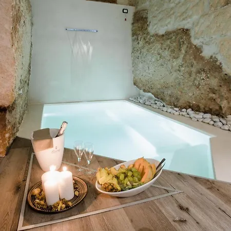 Dimora Pirrelli Boutique Hotel & Spa מונופולי