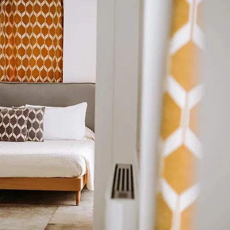 Suite1212 - Pirrelli فندق مبيت وإفطار 4*